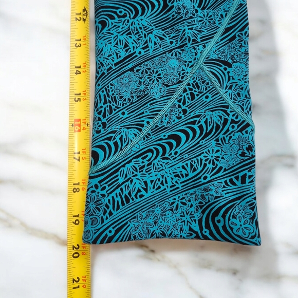 Womens Lululemon in movement cropped leggings - Picture 8 of 8